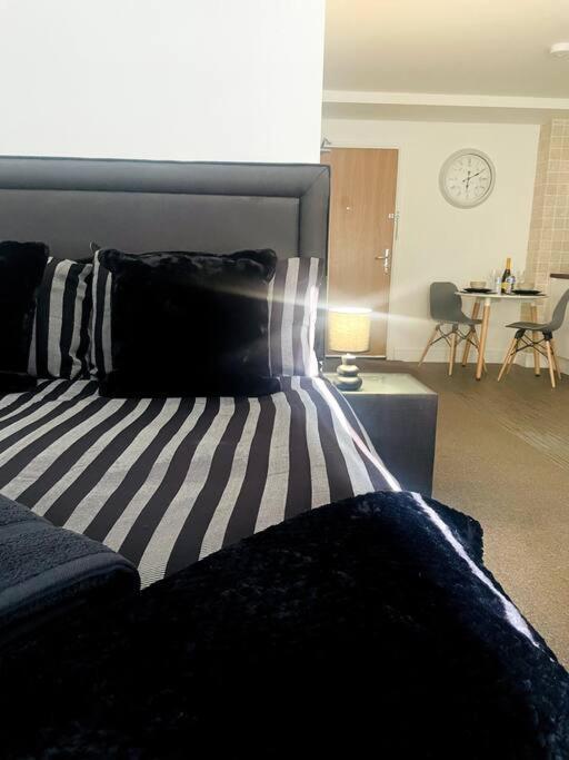 #215 1 Bed Serviced Apartment Derby Buitenkant foto
