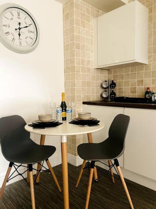 #215 1 Bed Serviced Apartment Derby Buitenkant foto