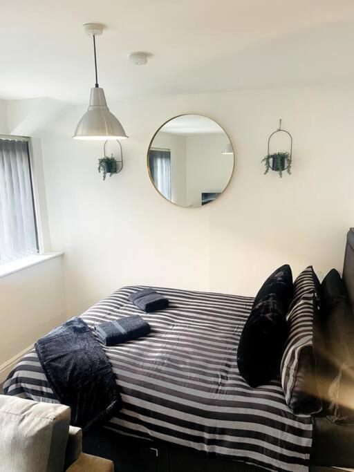 #215 1 Bed Serviced Apartment Derby Buitenkant foto