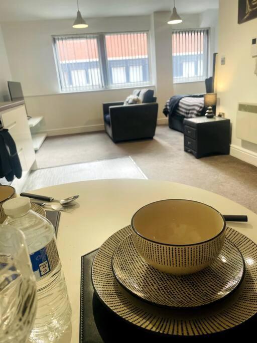 #215 1 Bed Serviced Apartment Derby Buitenkant foto